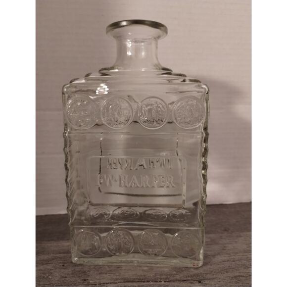 Vintage IW Harper Kentucky Bourbon Whiskey Glass Decanter Bar Bottle - Picture 1 of 9